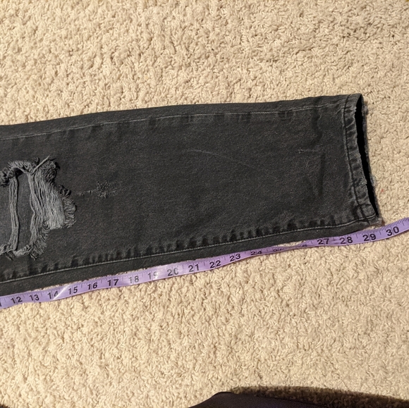 BDG High Wasited Mom Jean- size 28- distressed black - Picture 5 of 8